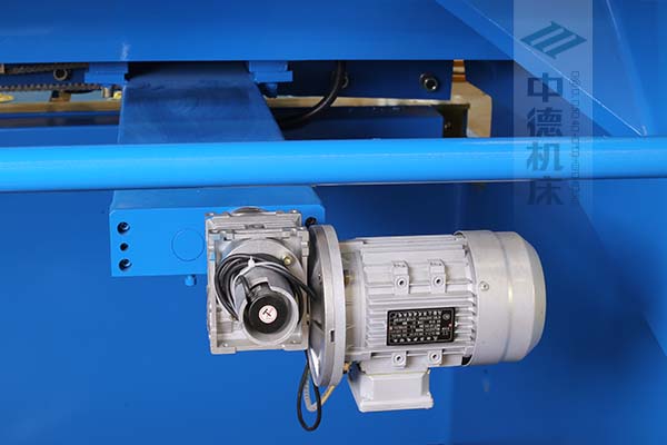 ZDS-1632后擋料AC電機與減速器一體，故障少，速度快.jpg